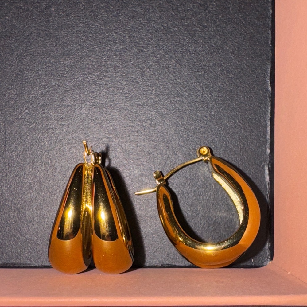 Chic Gold Hoop Earrings